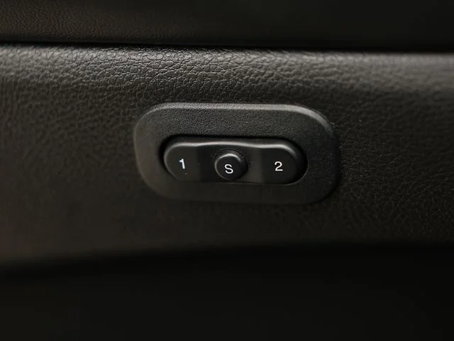 Used 2019 Bright White Clearcoat Jeep Limited image 18