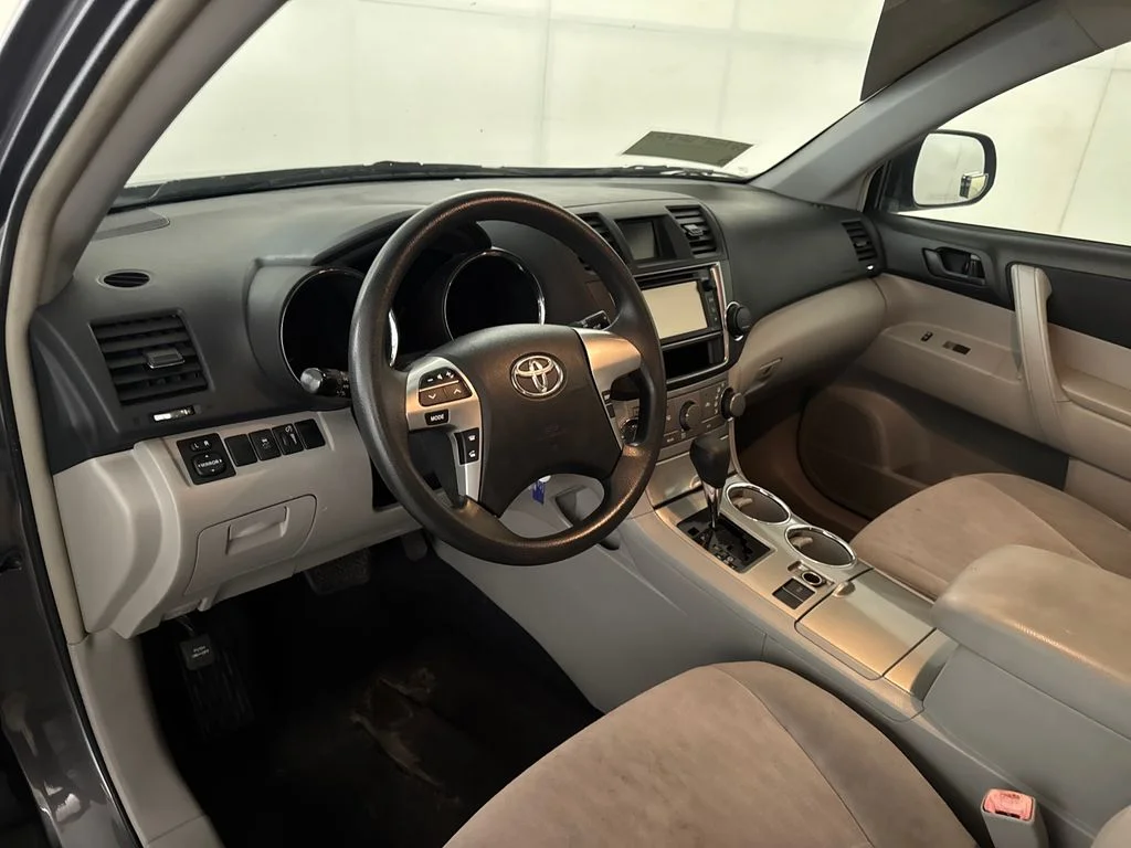 Used 2013 Gray Toyota Base image 6