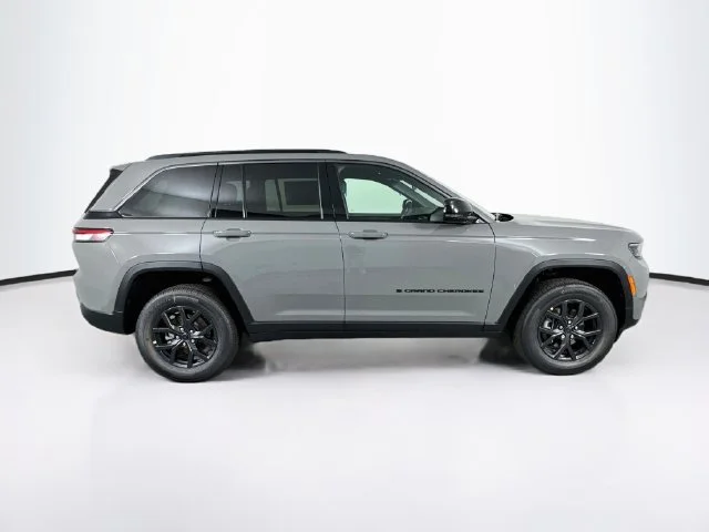 New 2027 Sting-Gray Clearcoat Jeep Altitude image 8