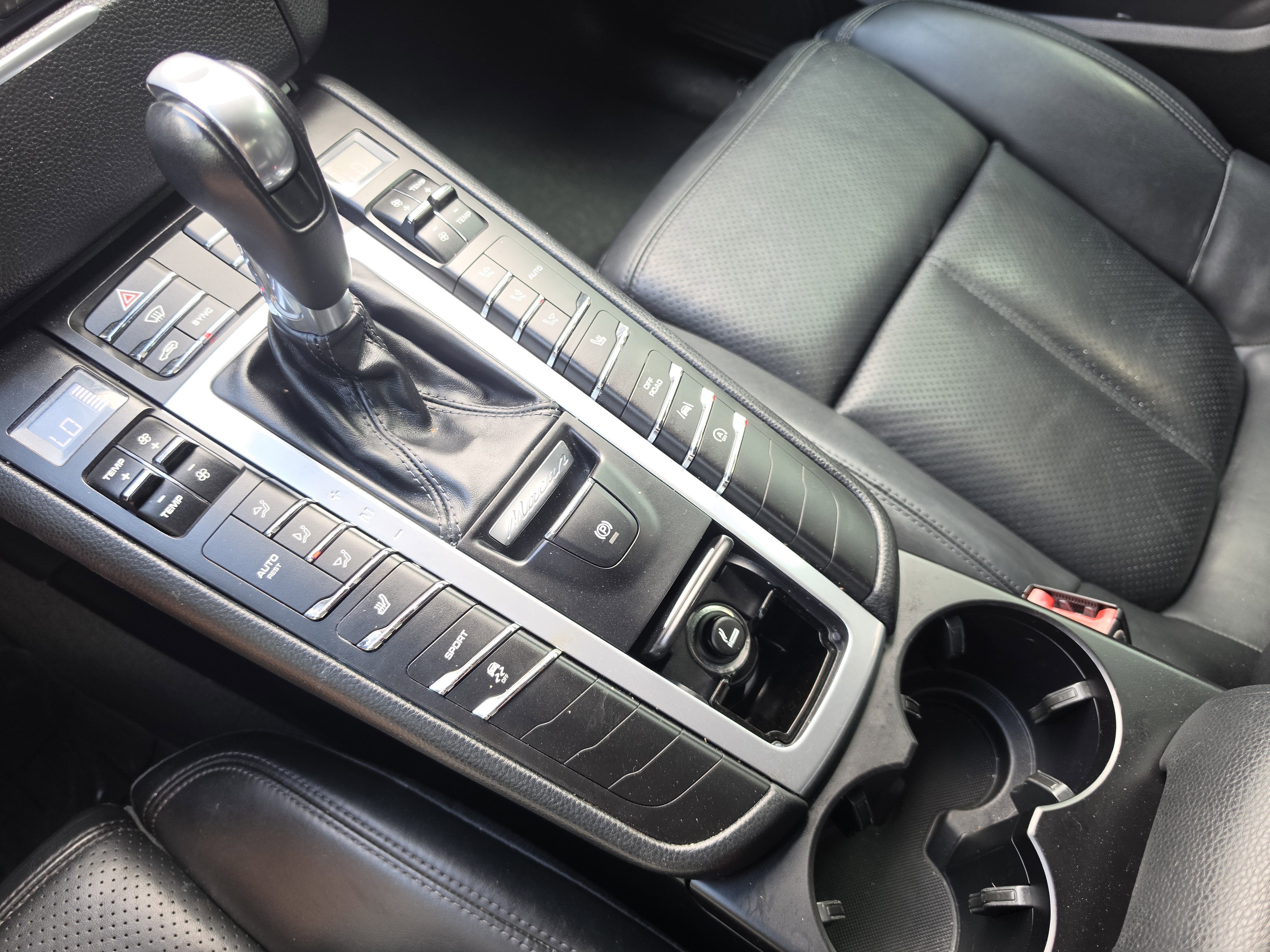 2018 Porsche Macan Base - Photo 26
