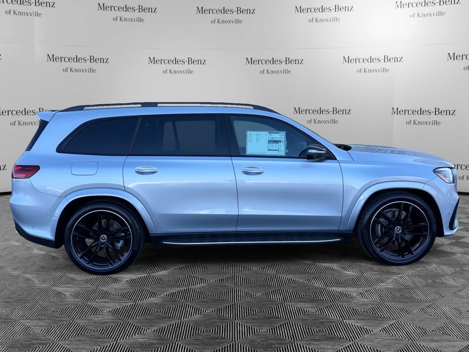 Used 2025 Cirrus Silver Metallic Mercedes-Benz GLS 580 image 6