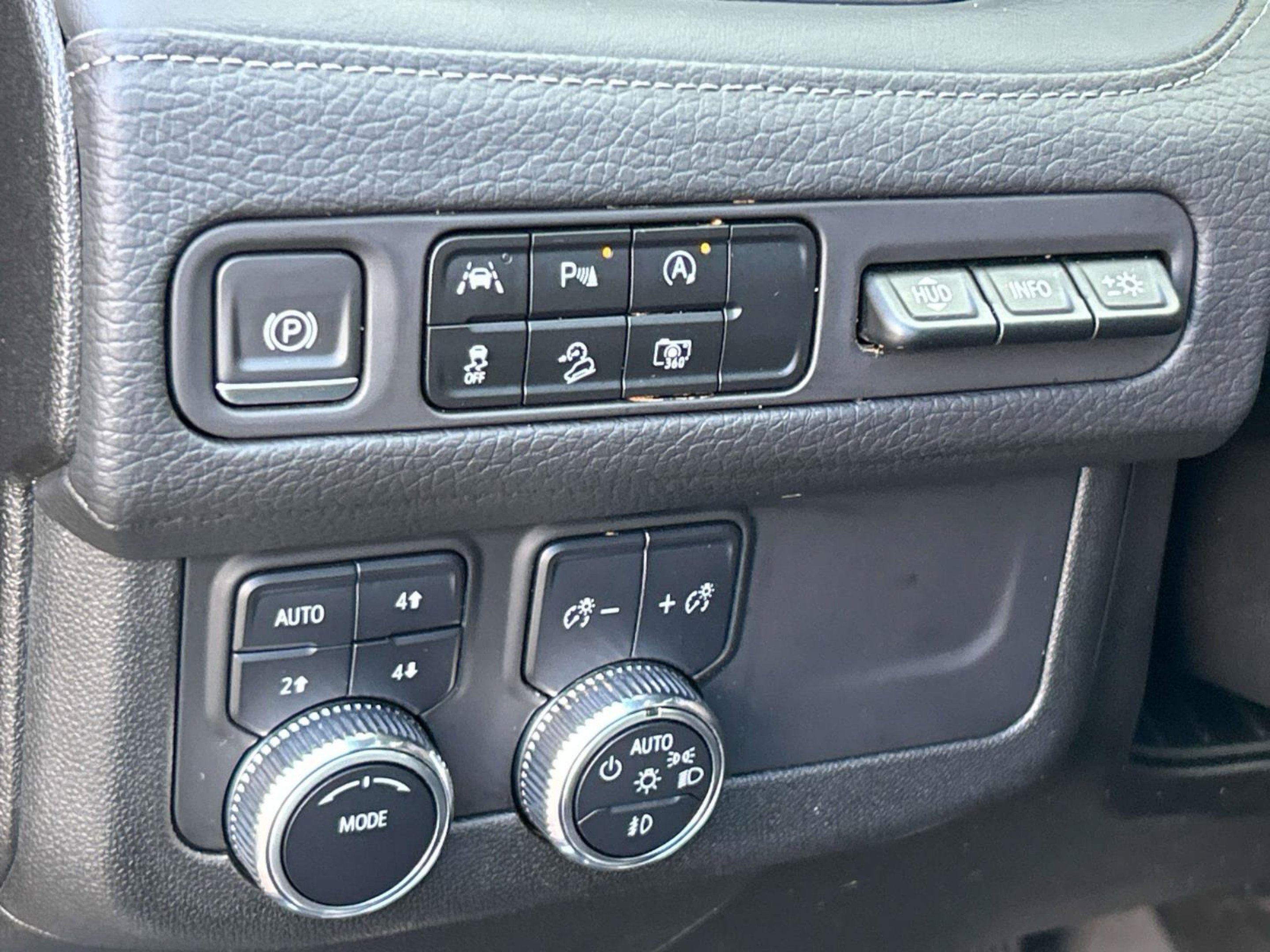 Used 2023 Onyx Black GMC Denali image 29