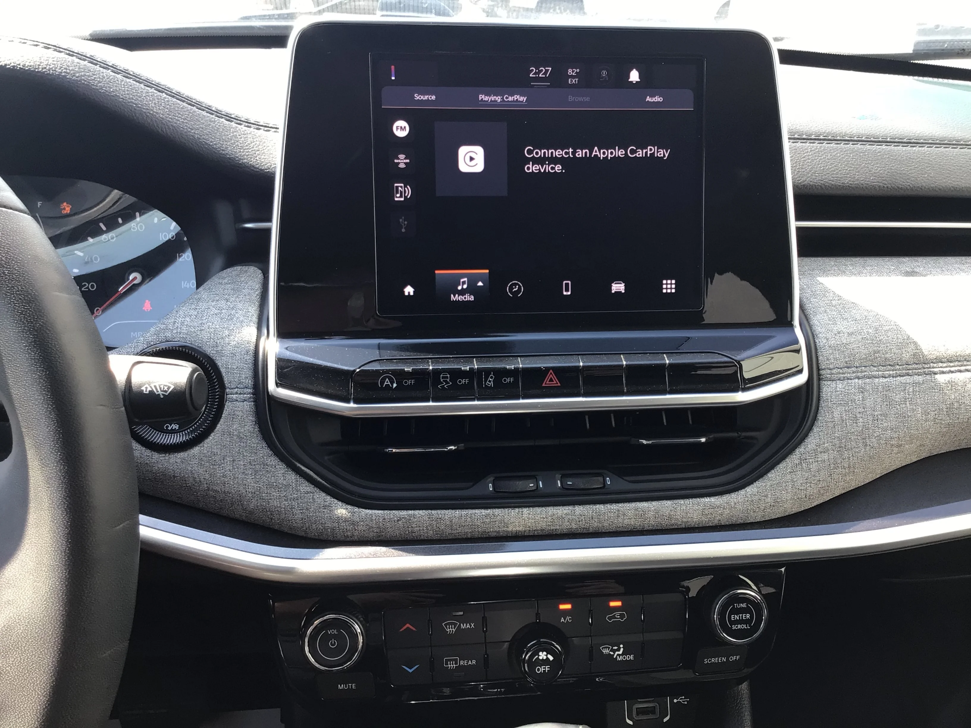 Used 2022 Black Jeep Latitude image 17