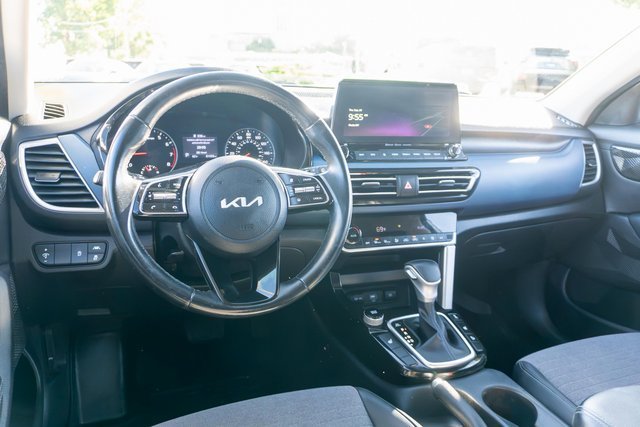 Used 2023 White Kia S image 12