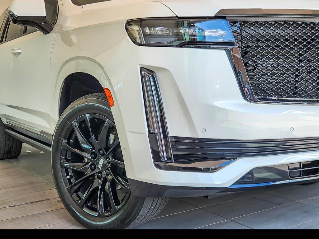 Used 2022 CRYSTAL WHITE TRICOAT Cadillac Sport image 4