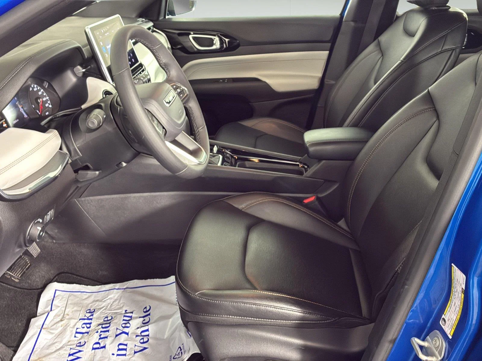 Used 2024 Hydro Blue Pearlcoat Jeep Limited image 23