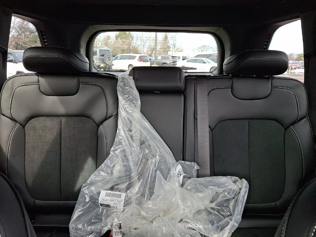 New 2026 Silver Zynith Exterior Paint Jeep Laredo Altitude image 14