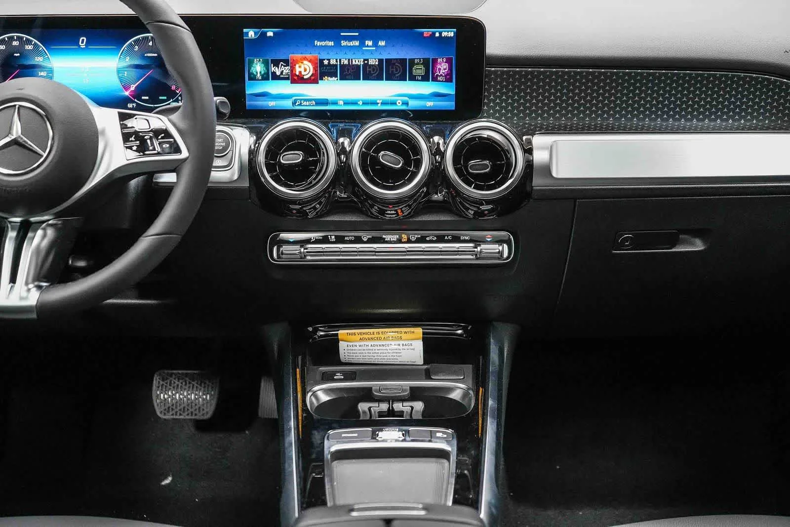 New 2026 Polar White Mercedes-Benz GLB 250 image 57