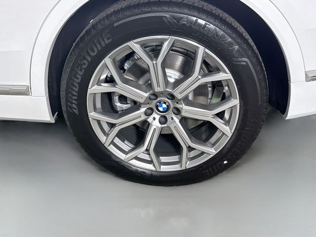 Used 2027 White Metallic BMW xDrive40i image 32