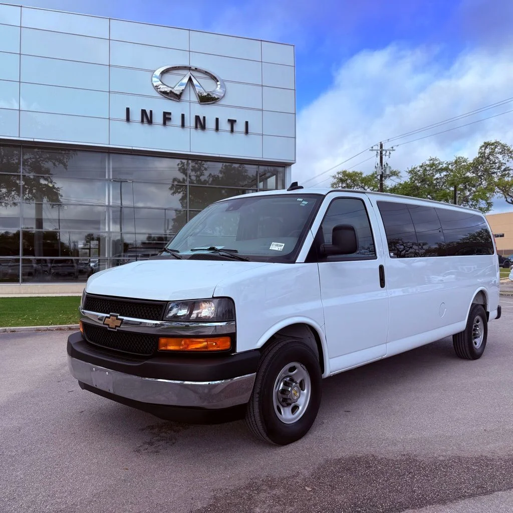 2025 Chevrolet Express 3500 LT Extended's photo