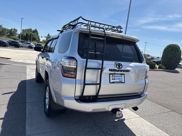Used 2016 Classic Silver Metallic Toyota SR5 4X4 image 8