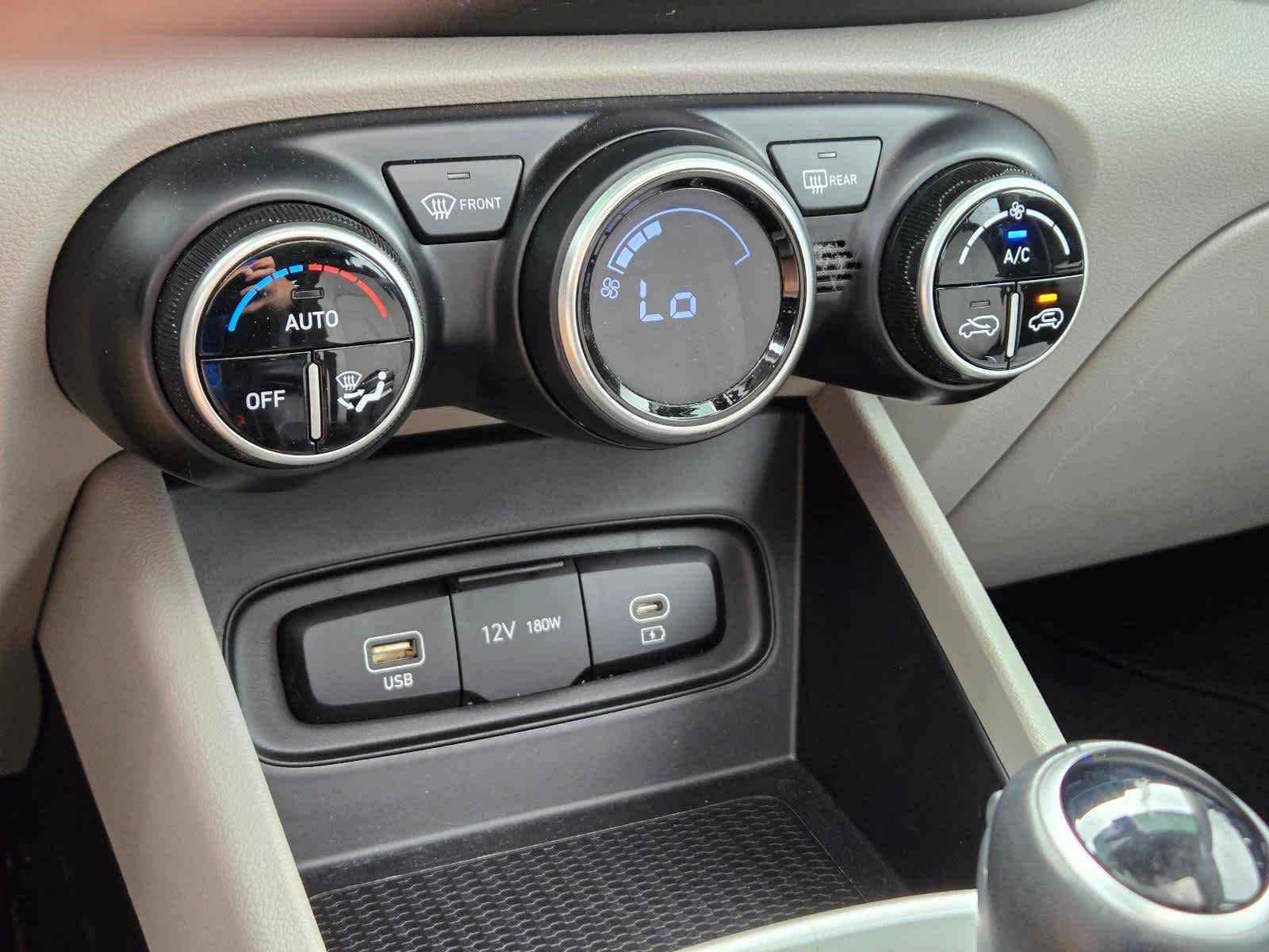 2023 Hyundai Venue SEL - Photo 27