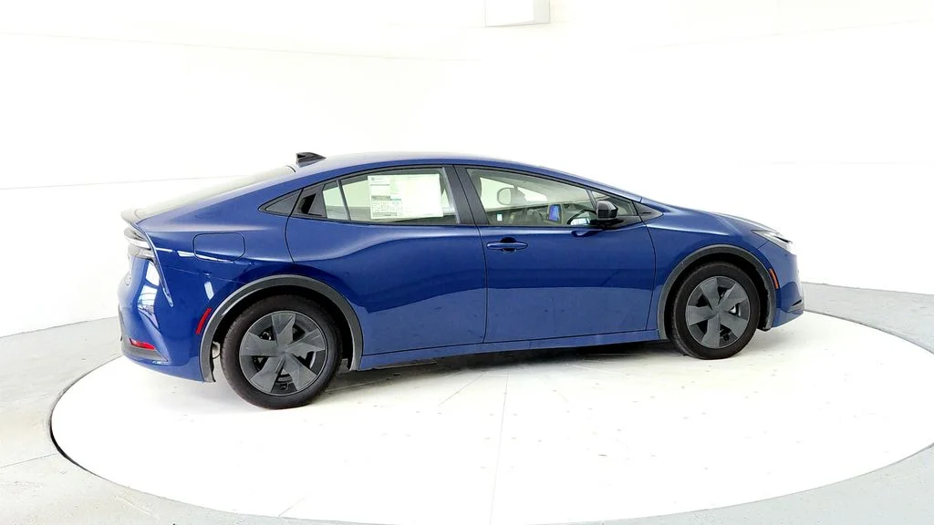 2026 Toyota Prius Plug-in Hybrid SE - Photo 6