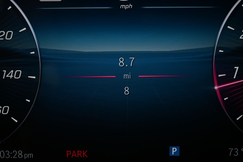New 2026 Polar White Mercedes-Benz GLC 300 image 12