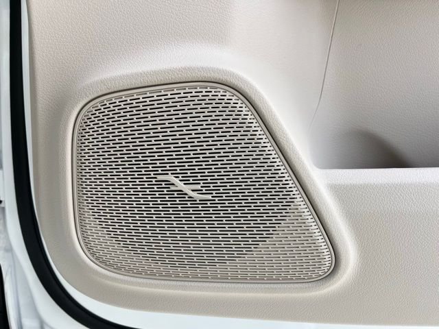 New 2026 Polar White Mercedes-Benz GLB 250 image 24