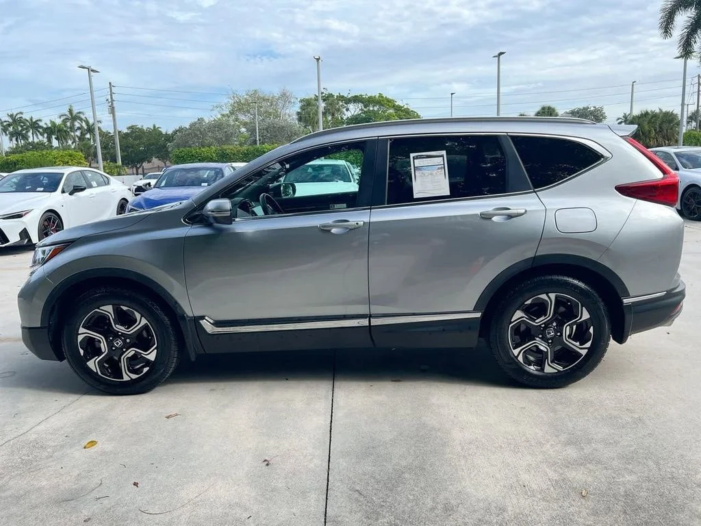 Used 2019 Lunar Silver Metallic Honda Touring image 4