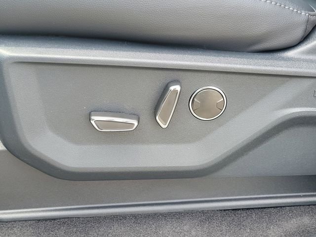 New 2026 Star White Metallic Tri-Coat Ford Lariat® image 43