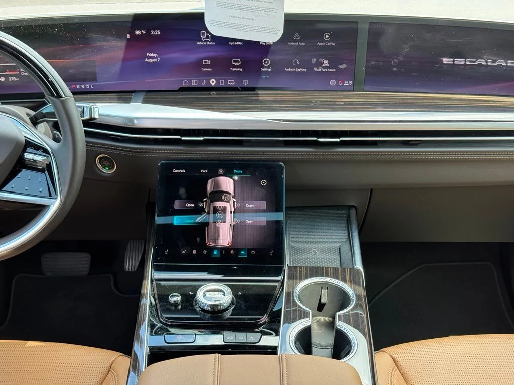 Used 2026  Cadillac Luxury image 30