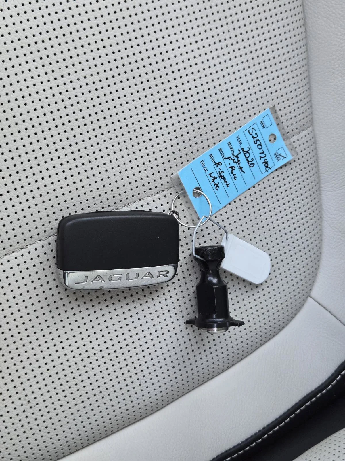 Used 2020 Fuji White Jaguar 25t R-Sport image 41