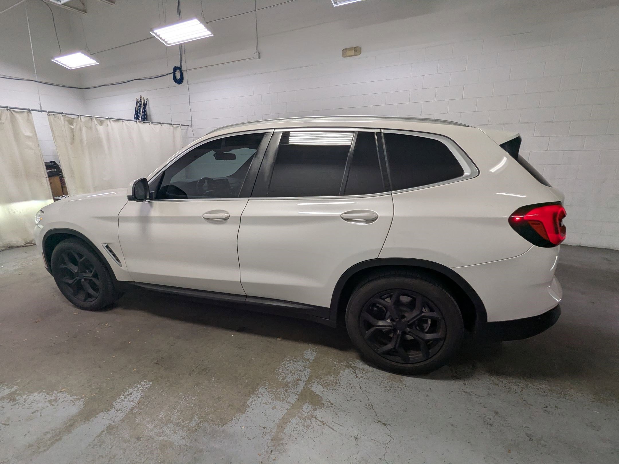 Used 2022 White Metallic BMW xDrive30i image 8