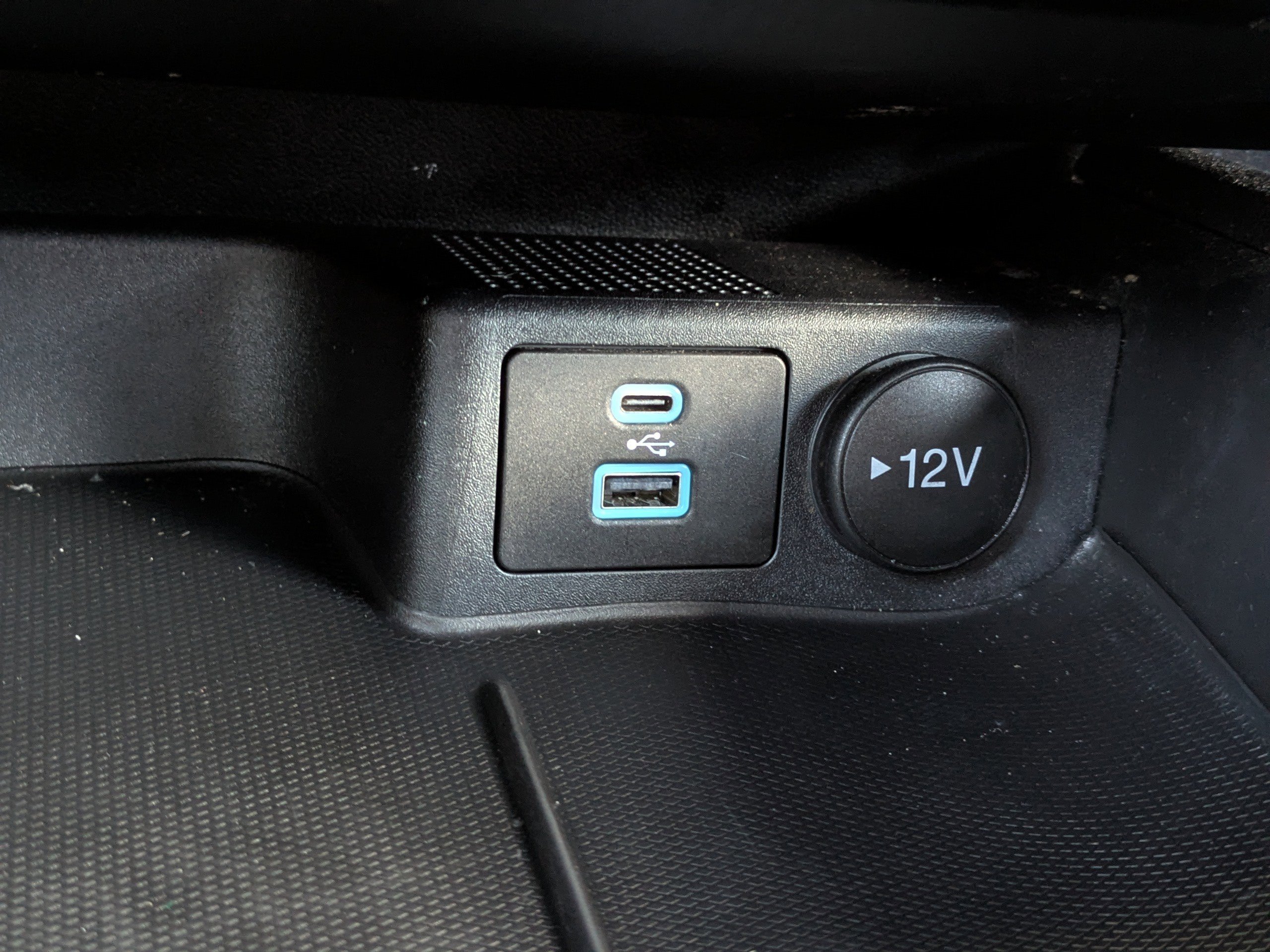 Used 2023 Agate Black Metallic Ford ST-Line image 24
