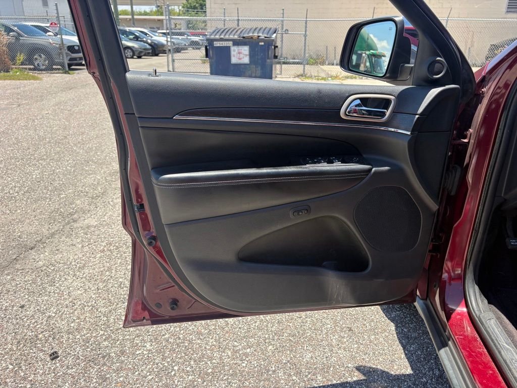 Used 2017 Red Jeep Limited image 10