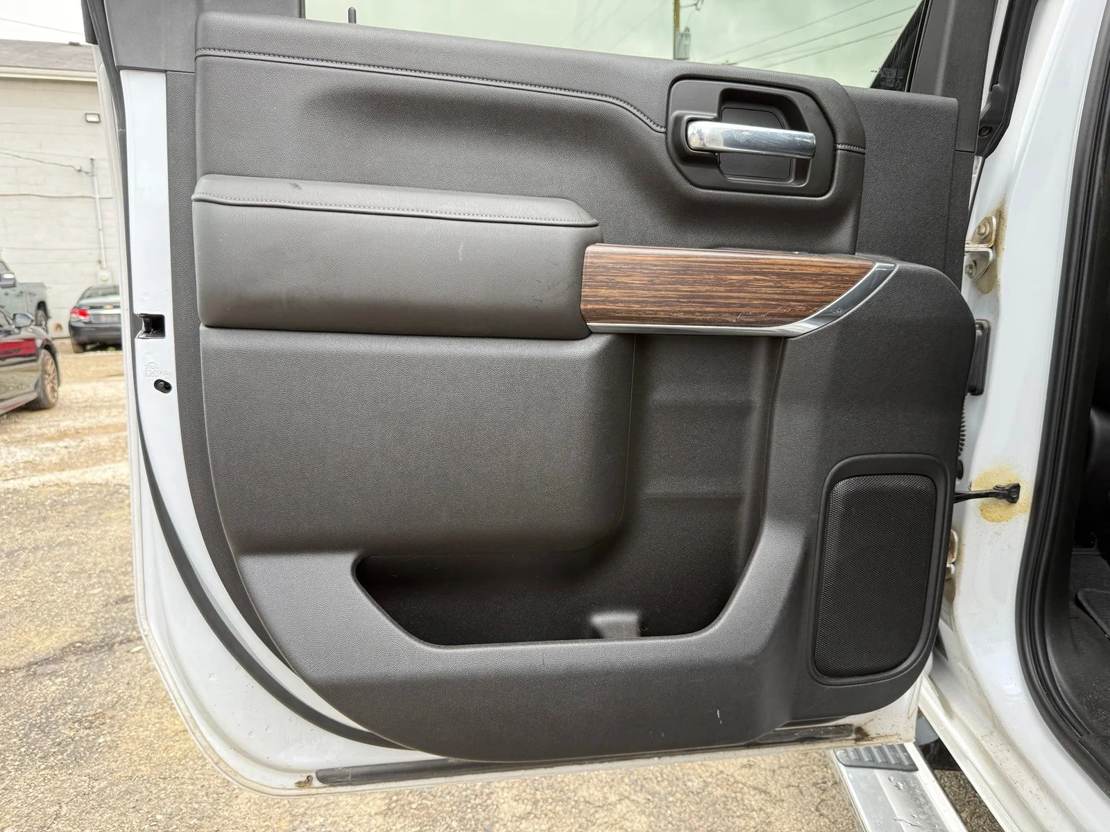 Used 2020 Beige Chevrolet High Country image 29