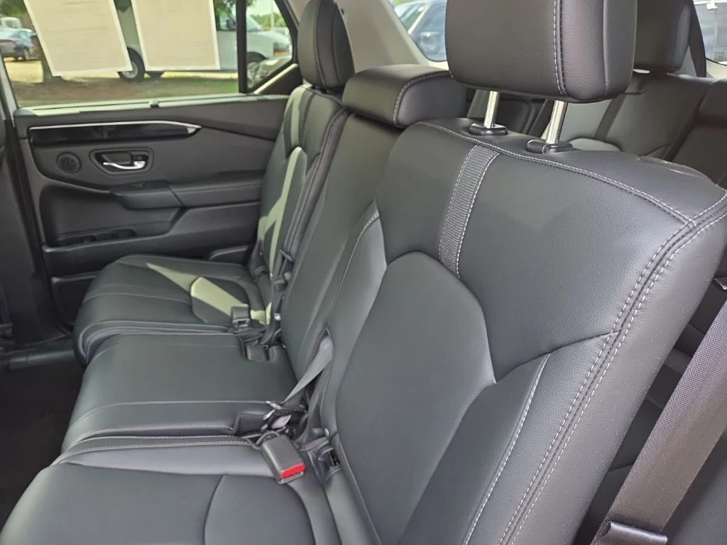 Used 2023 White Honda EX-L image 11