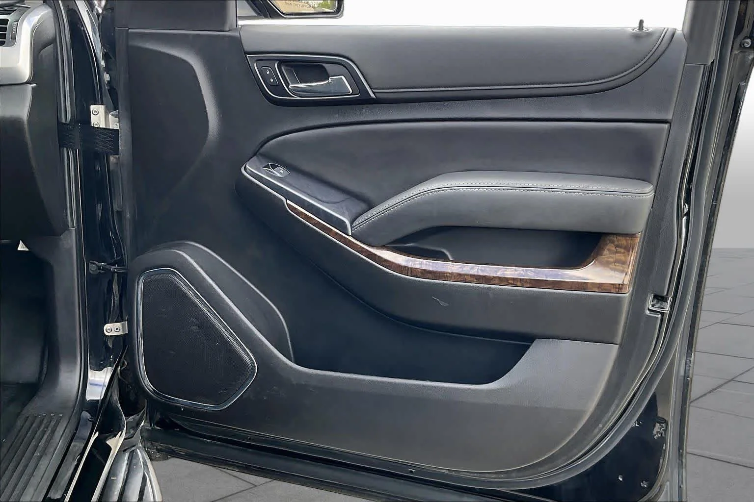 Used 2019 Black Chevrolet Commercial image 20
