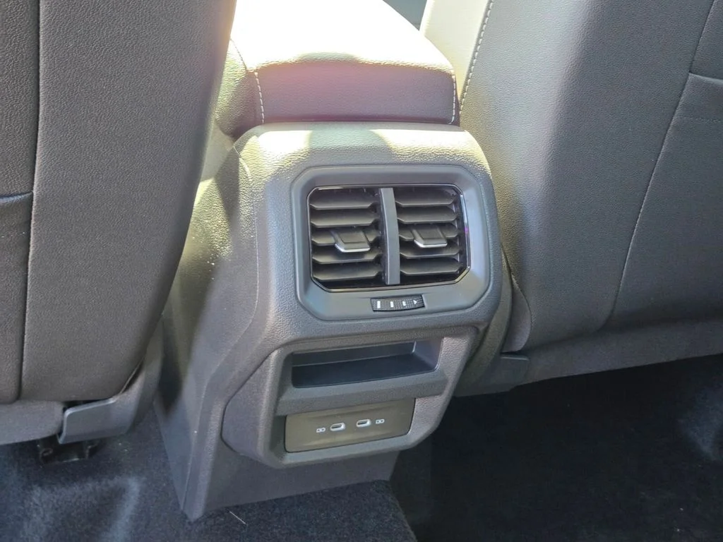 New 2026 Silver Volkswagen 1.5T SE image 8