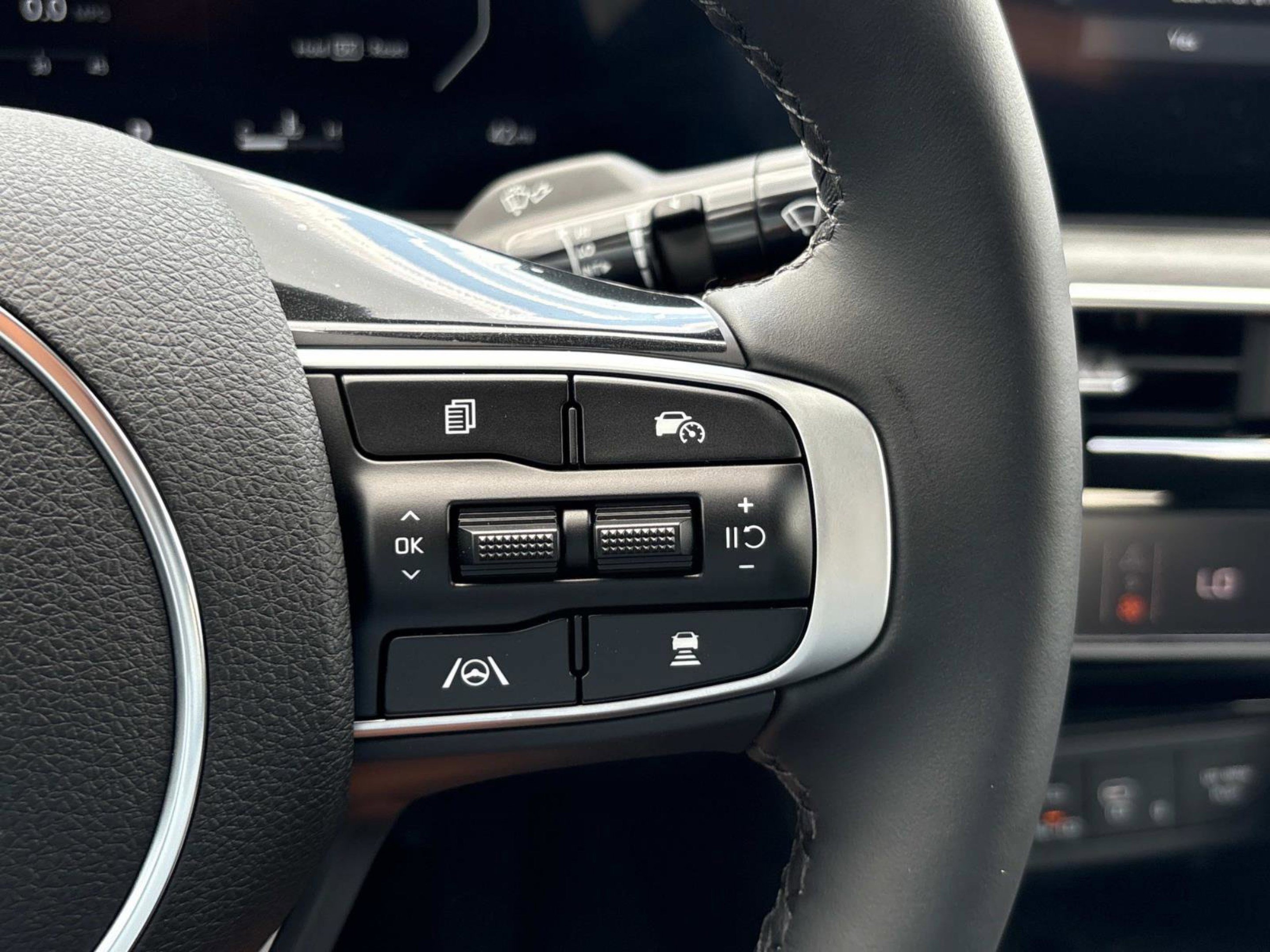 2025 Kia K5 EX - Photo 25