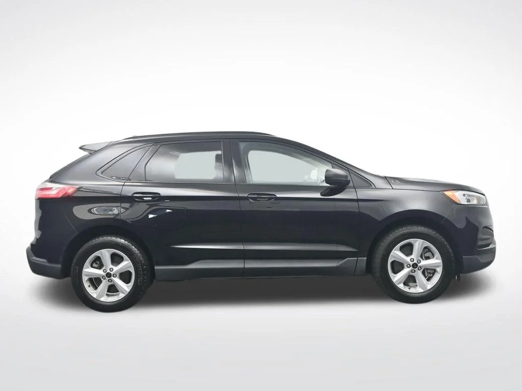 Used 2023 Black Metallic Ford SE image 4