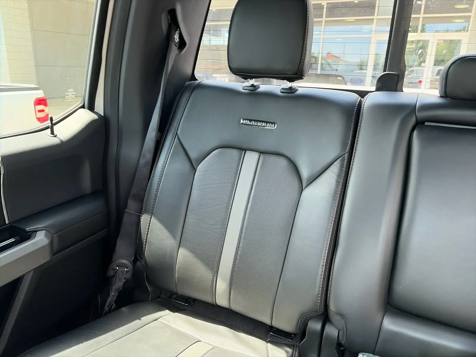 Used 2019 White Platinum Metallic Tri-Coat Ford Platinum image 7
