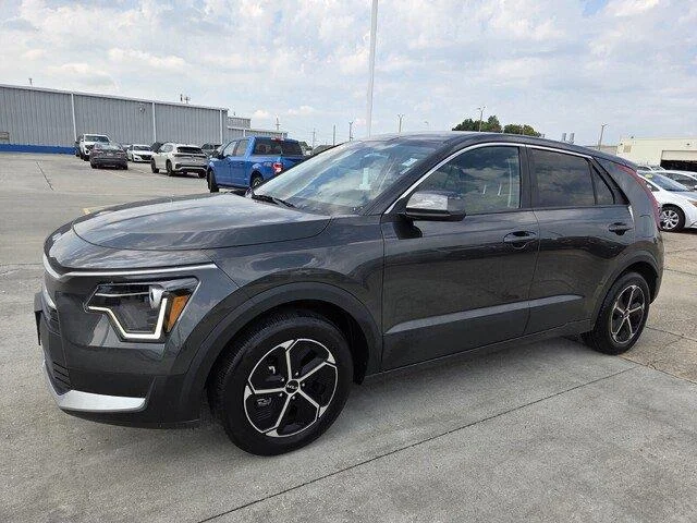 Used 2025 Interstellar Gray Kia LX image 9
