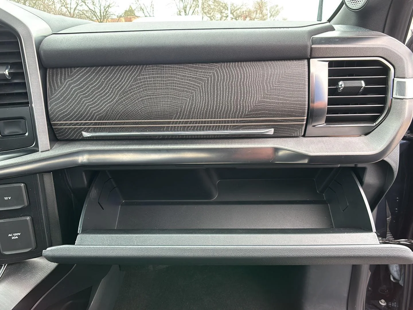 Used 2022 Smoked Quartz Metallic Tinted Clearcoat Ford Platinum image 24