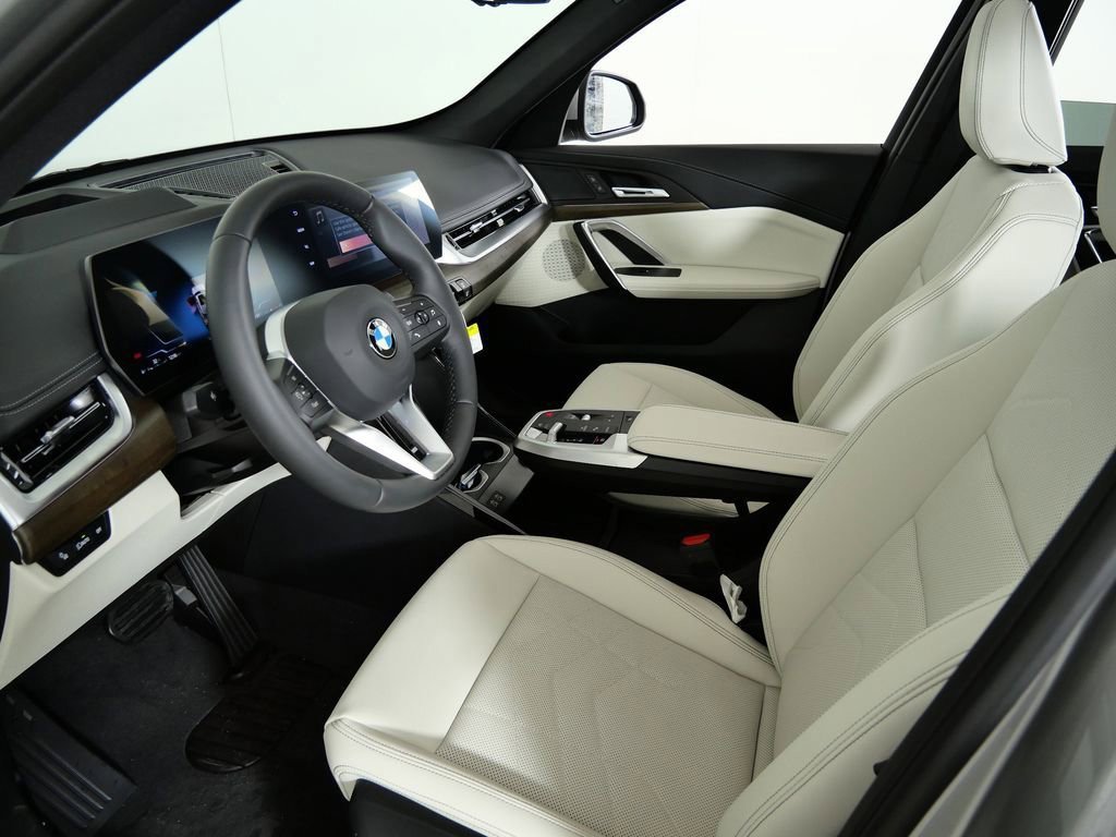 Used 2026 Space Silver Metallic BMW xDrive28i image 33