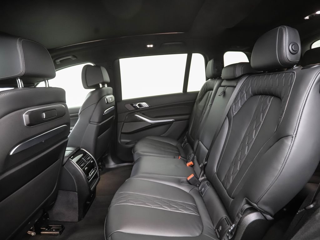 Used 2026 Black Sapphire Metallic BMW M60i image 22