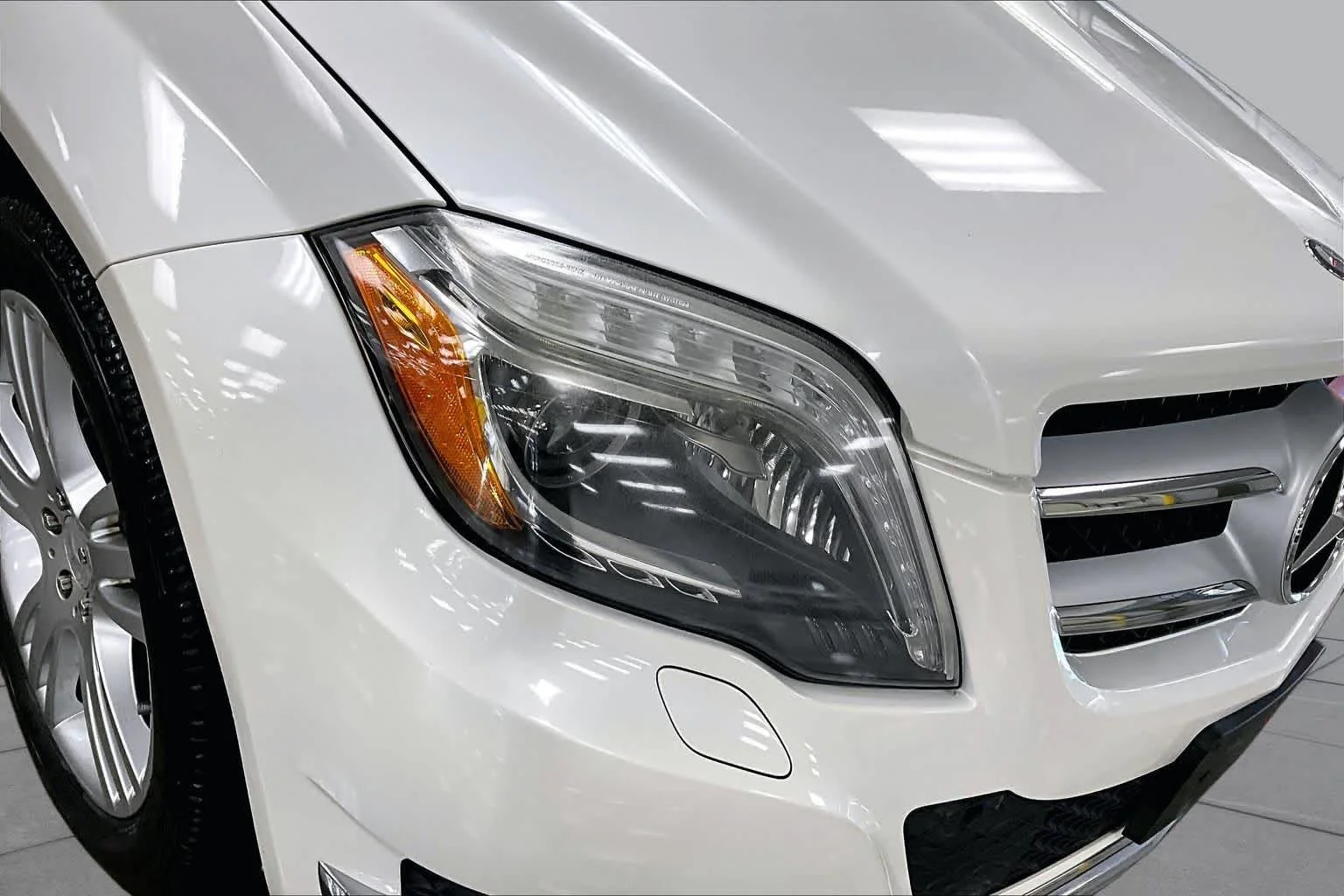 Used 2013 Diamond White Metallic Mercedes-Benz GLK 350 image 26