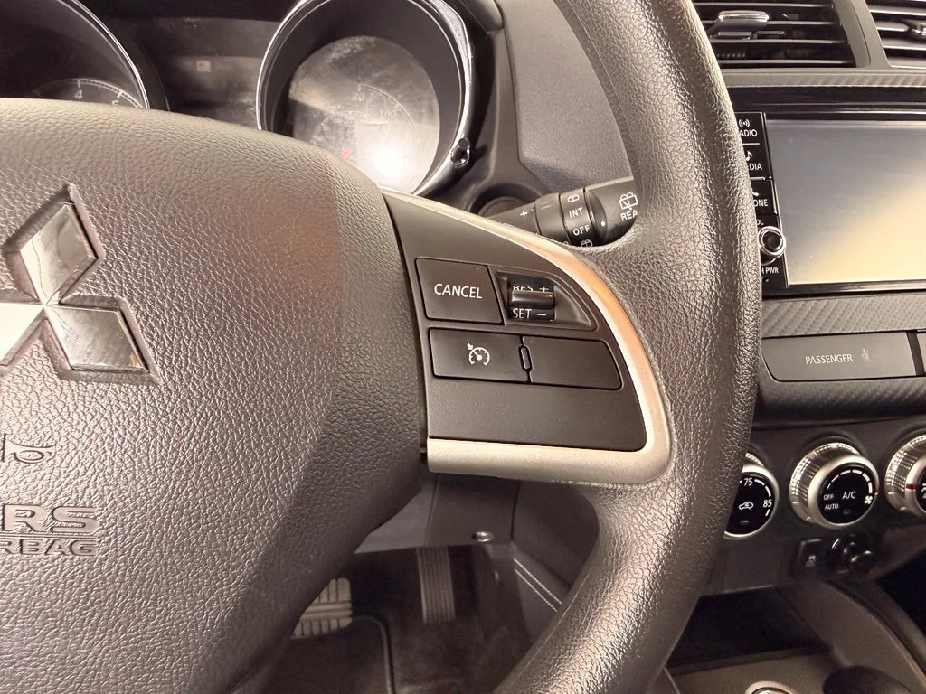 Used 2024  Mitsubishi 2.0 ES image 21
