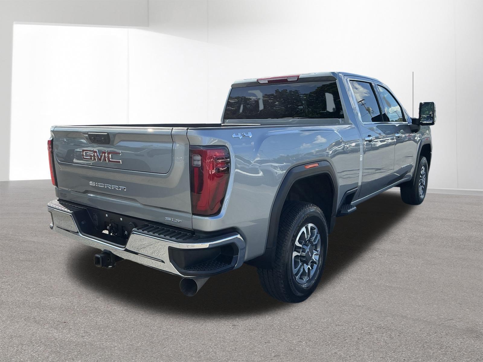 Used 2025 Sterling Metallic GMC SLT image 18