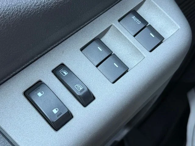 Used 2012 White Platinum Clearcoat Metallic Ford Lariat image 17