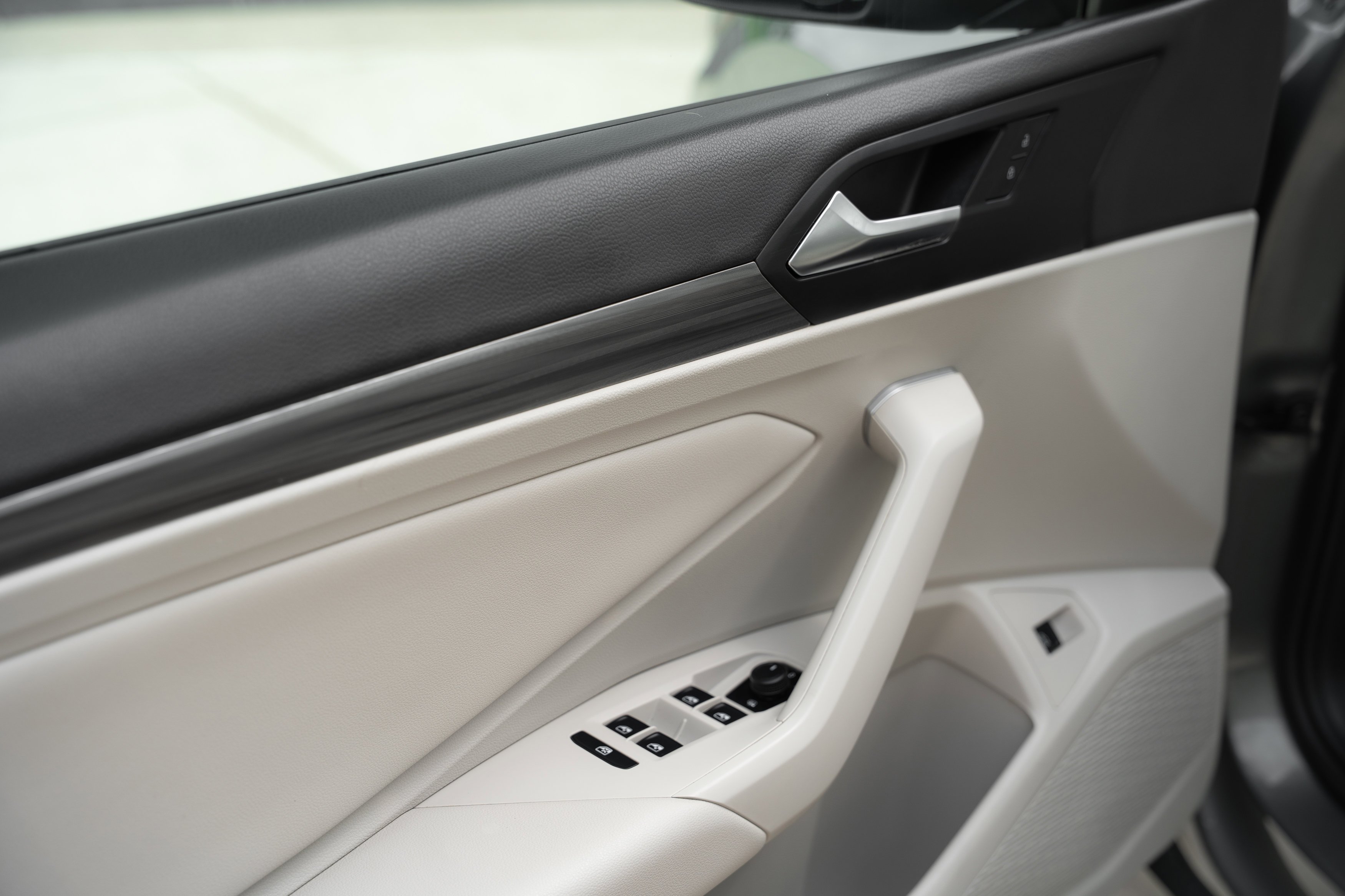 Used 2019 Sage Green Metallic Volkswagen SEL image 18
