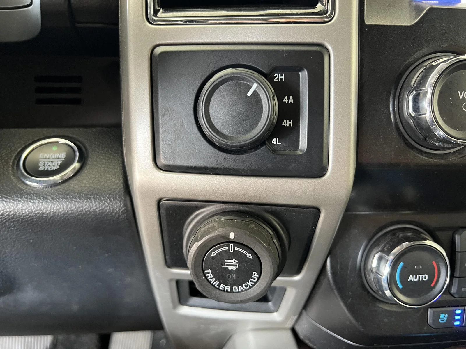 Used 2020  Ford XL image 18