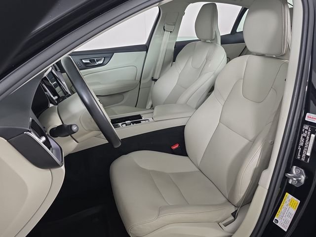 Used 2019 Black / Stone Volvo T5 Momentum image 21