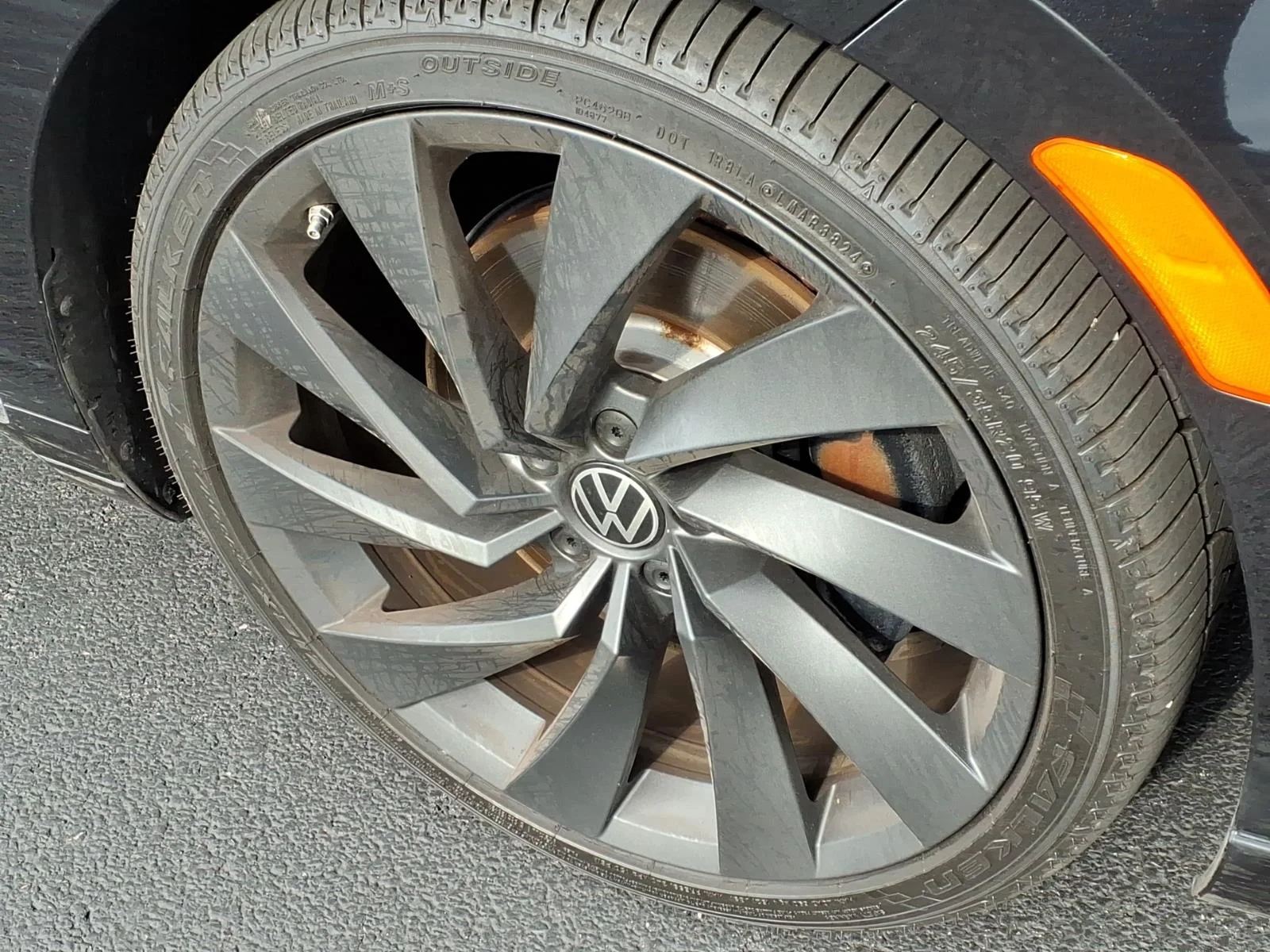 Used 2022 Deep Black Pearl Effect Volkswagen 2.0T SEL R-Line image 3
