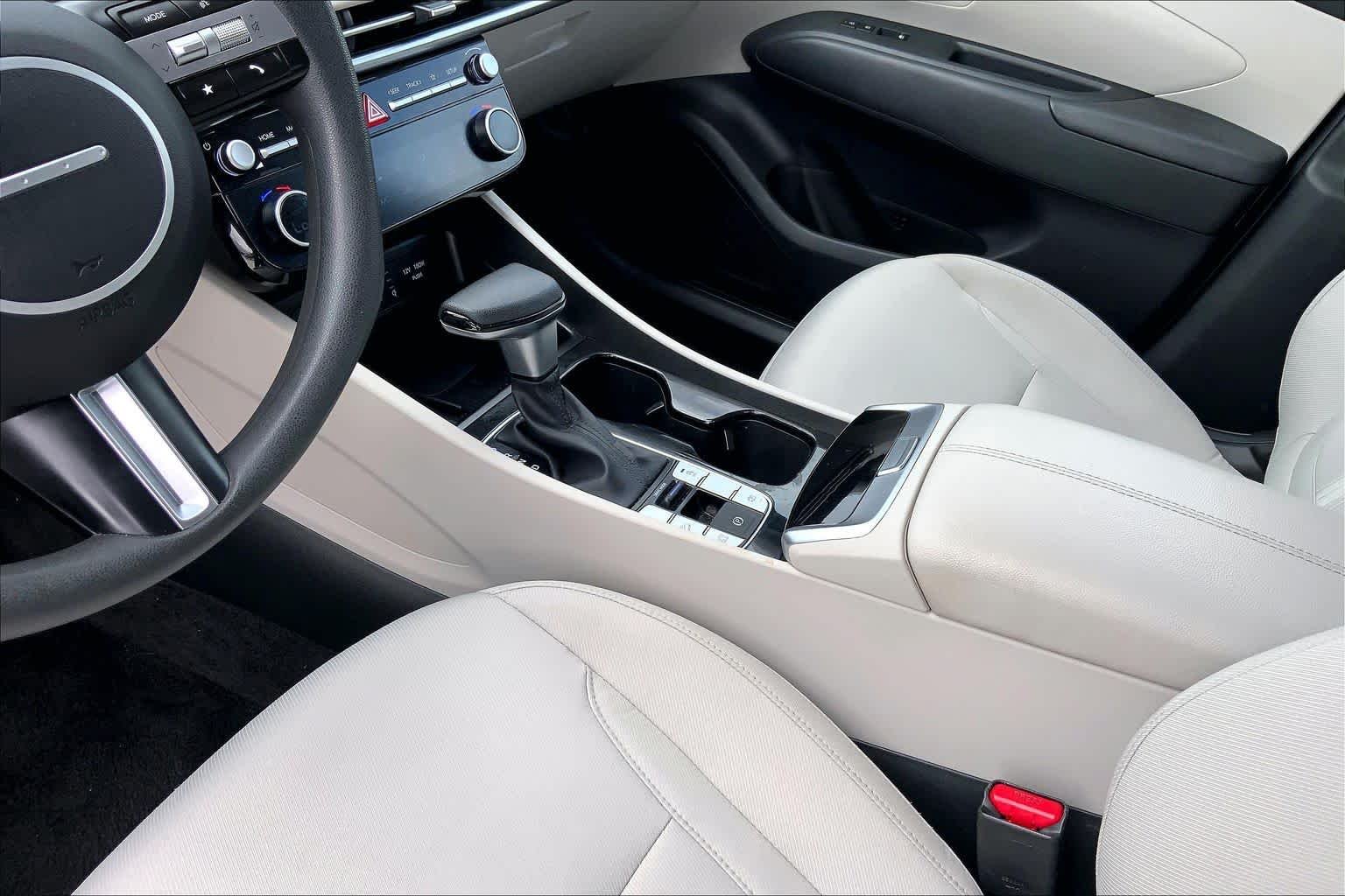 Used 2025 Phantom Black Hyundai SEL image 16