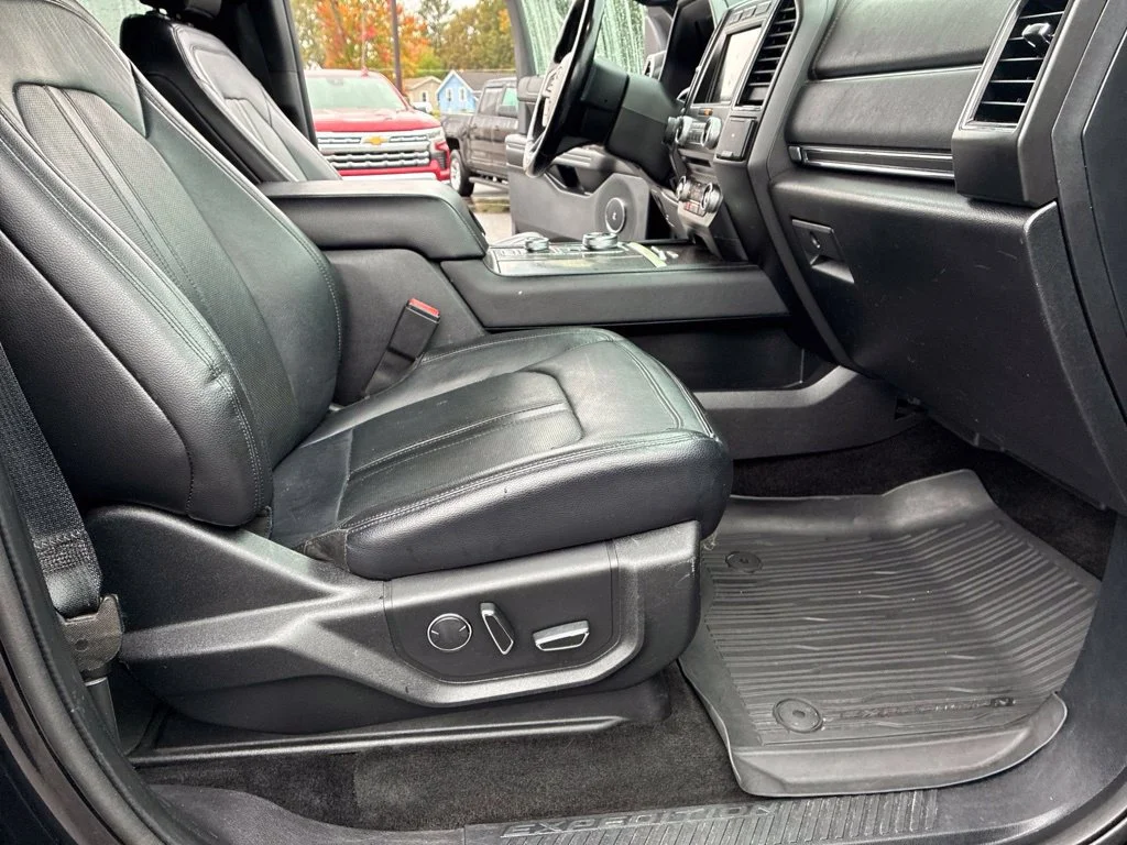 Used 2018 Shadow Black Ford Limited image 23