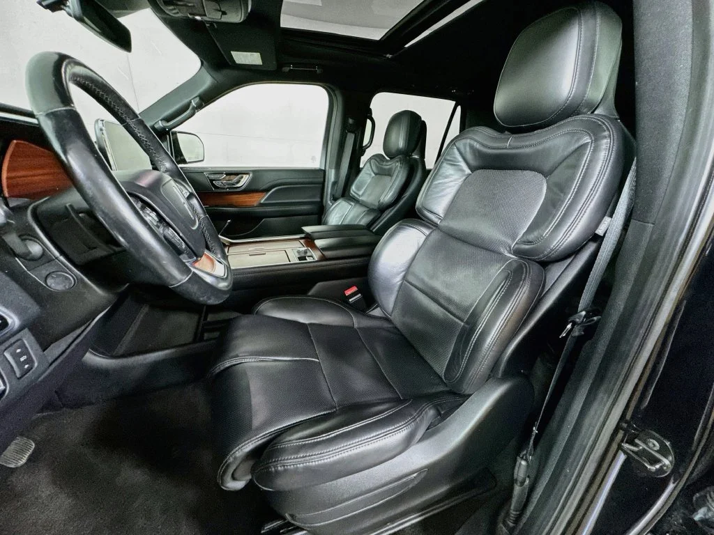 Used 2021 Black Lincoln Reserve image 26