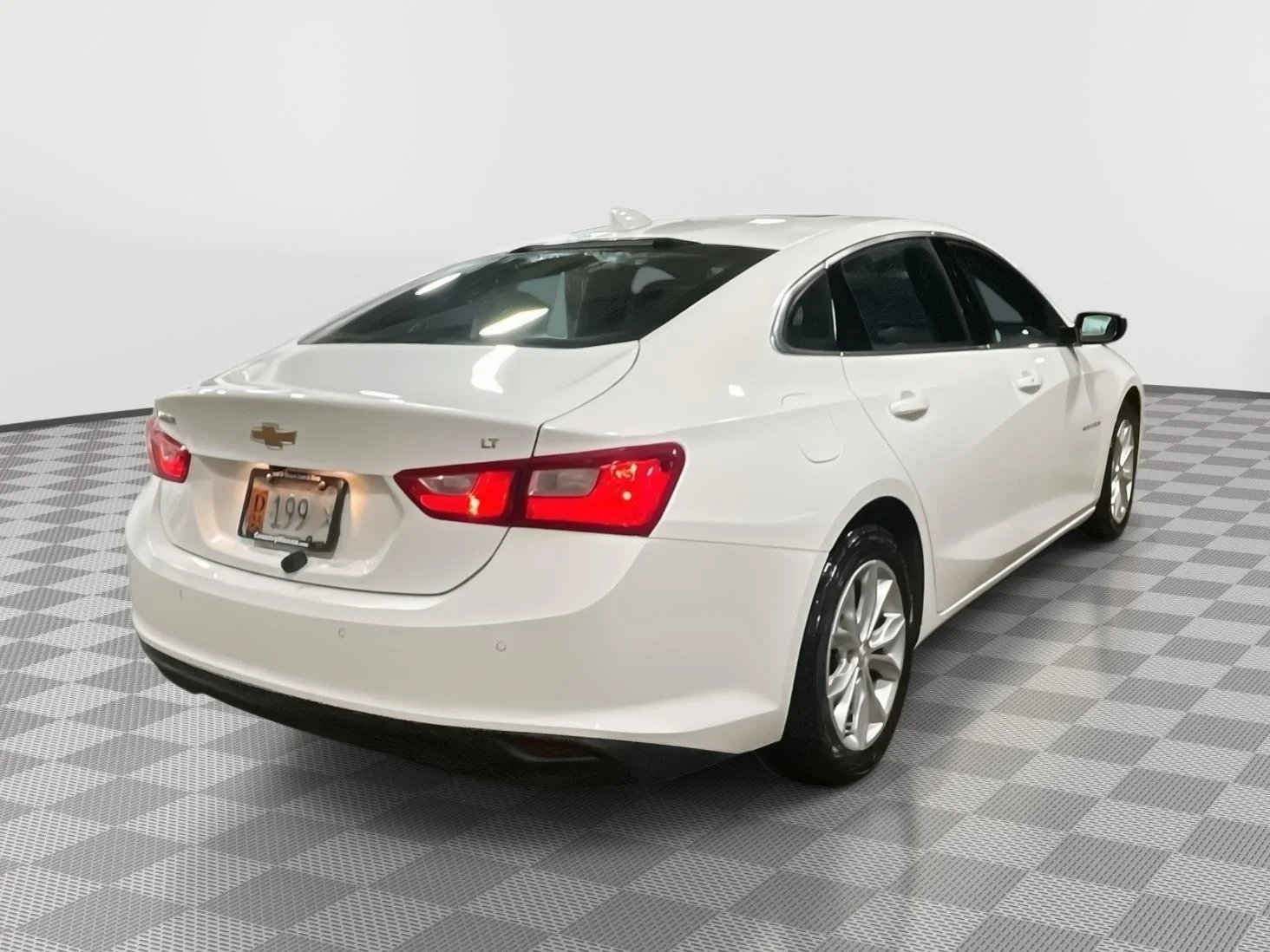 Used 2024 Summit White Chevrolet LT image 5