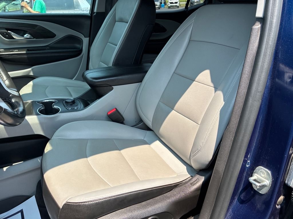 Certified Used 2022 Blue GMC SLT image 9